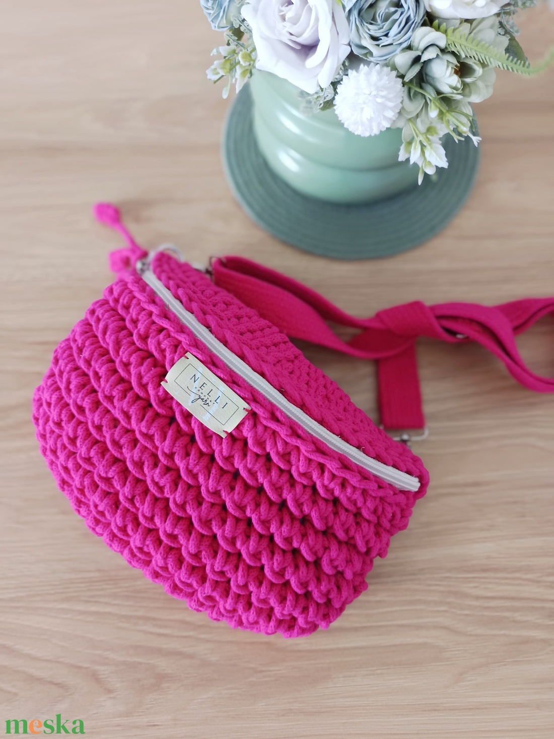 Fukszia horgolt övtáska/crossbody - táska & tok - kézitáska & válltáska - vállon átvethető táska - Meska.hu