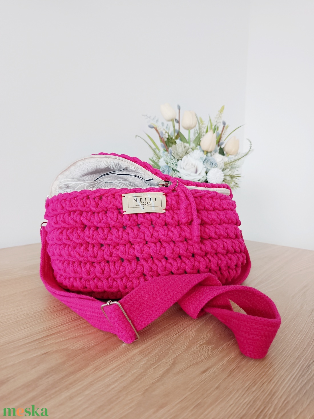 Fukszia horgolt övtáska/crossbody - táska & tok - kézitáska & válltáska - vállon átvethető táska - Meska.hu