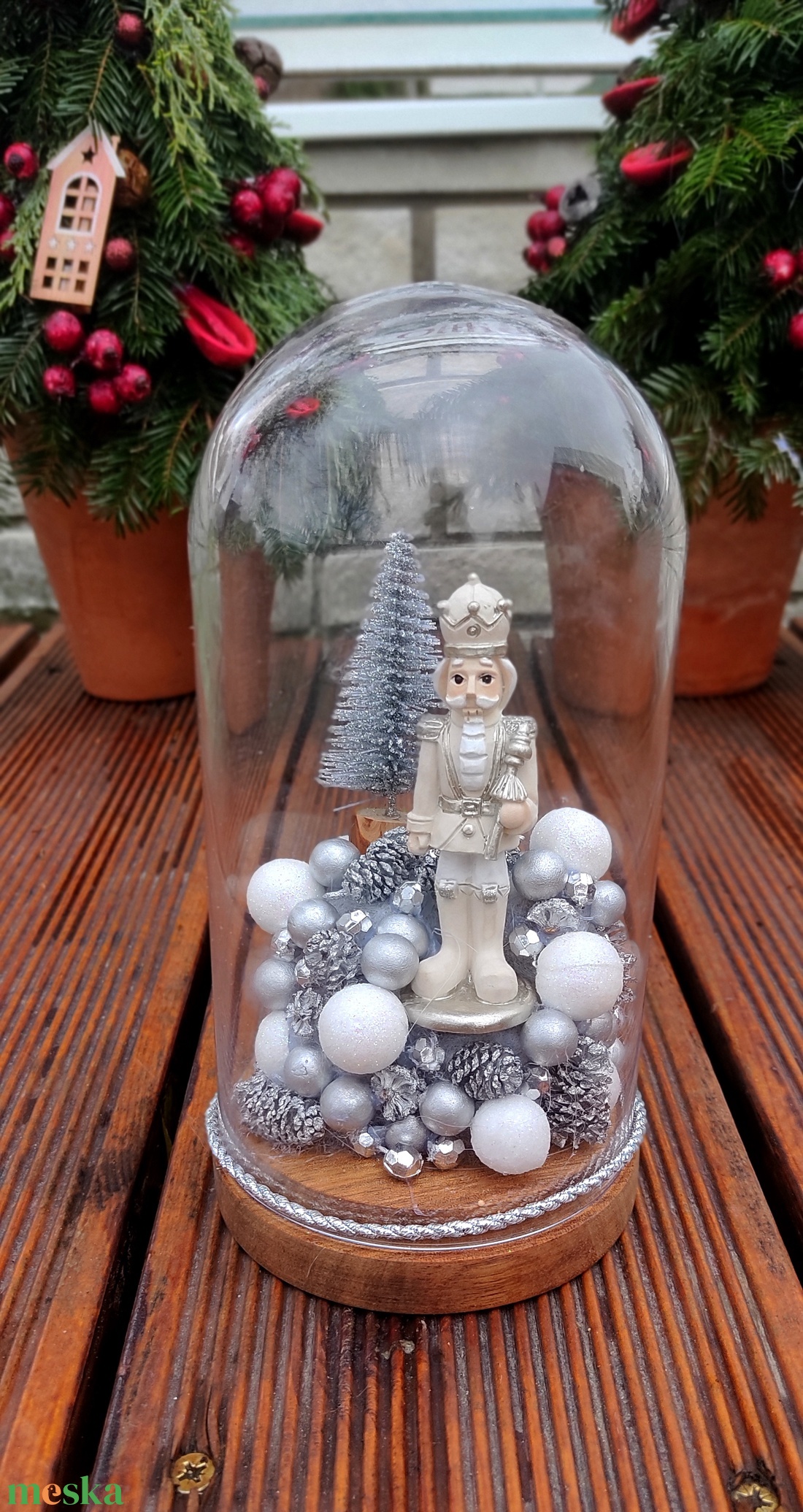 Diótörő üvegbúra alatt - karácsony - adventi díszek - adventi gyertyadíszek és koszorúdíszek - Meska.hu