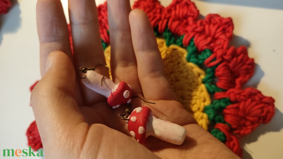 Gomba fülbevaló - légyölő galóca (Amanita muscaria) - ékszer - fülbevaló - lógó fülbevaló - Meska.hu Gomba fülbevaló - légyölő galóca (Amanita muscaria) - ékszer - fülbevaló - lógó fülbevaló - Meska.hu