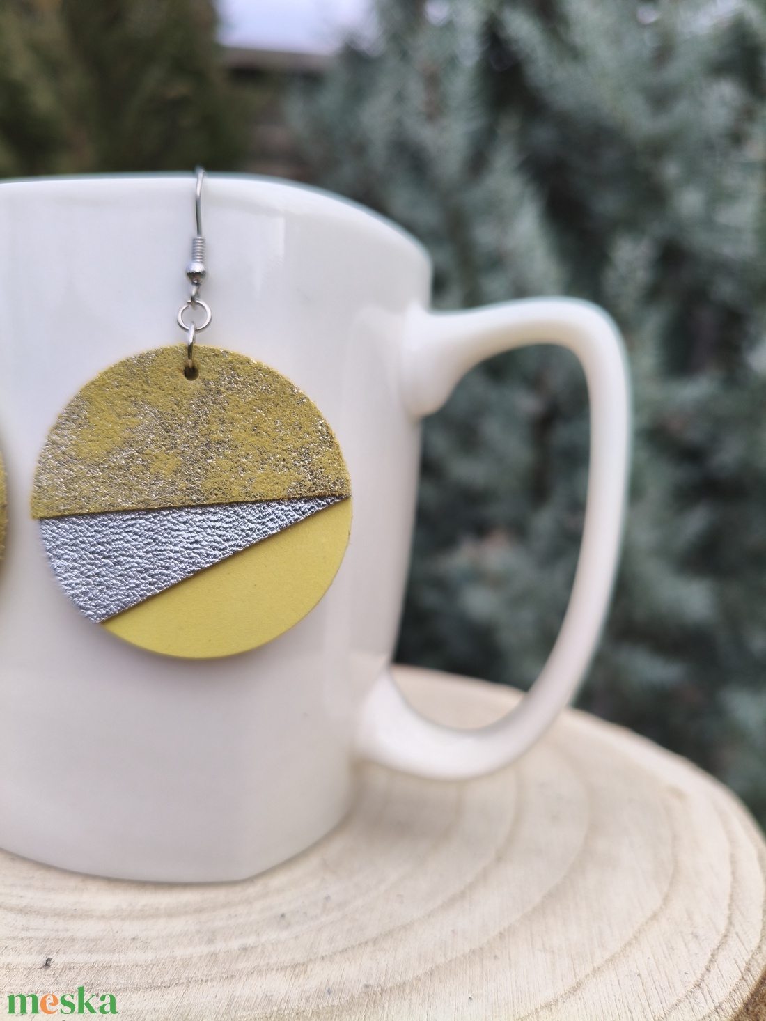 Citrom félhold bőr füli  - ékszer - fülbevaló - lógós kerek fülbevaló - Meska.hu