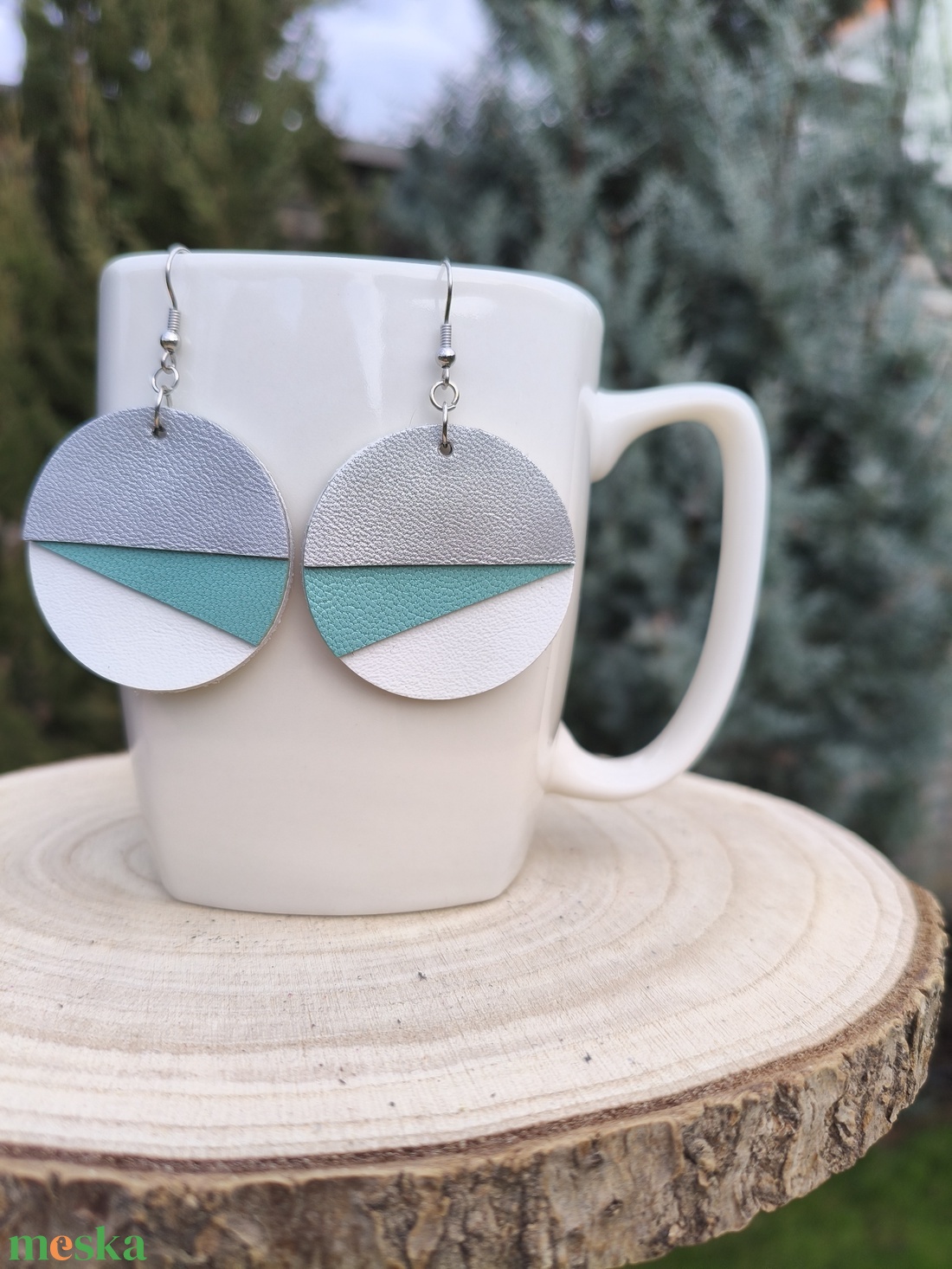 Türkiz félhold bőr füli  - ékszer - fülbevaló - lógós kerek fülbevaló - Meska.hu