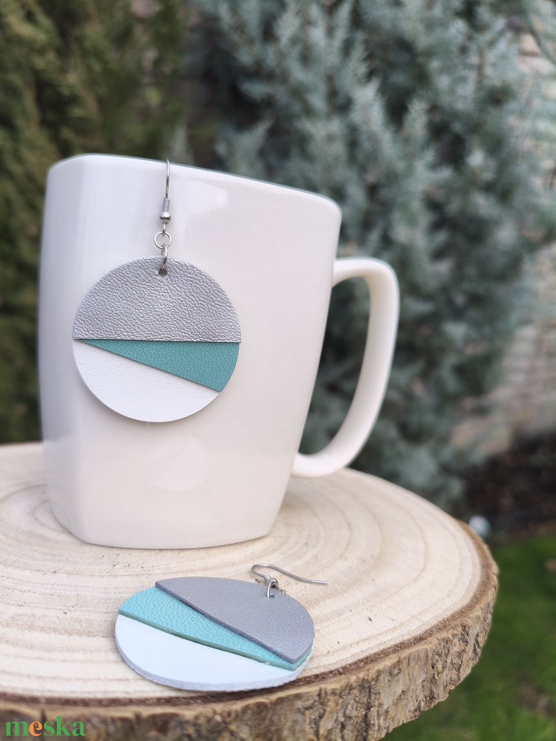 Türkiz félhold bőr füli  - ékszer - fülbevaló - lógós kerek fülbevaló - Meska.hu