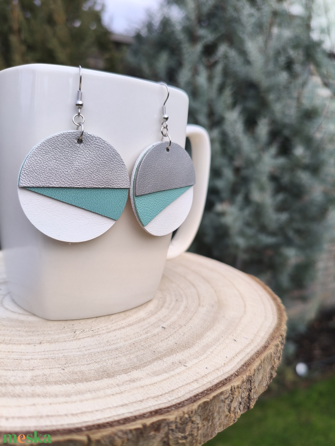 Türkiz félhold bőr füli  - ékszer - fülbevaló - lógós kerek fülbevaló - Meska.hu