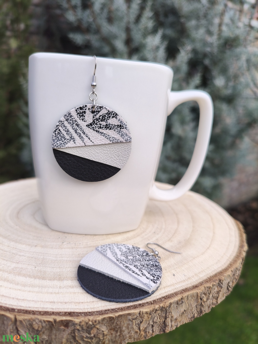 Elegáns félhold bőr füli  - ékszer - fülbevaló - lógós kerek fülbevaló - Meska.hu