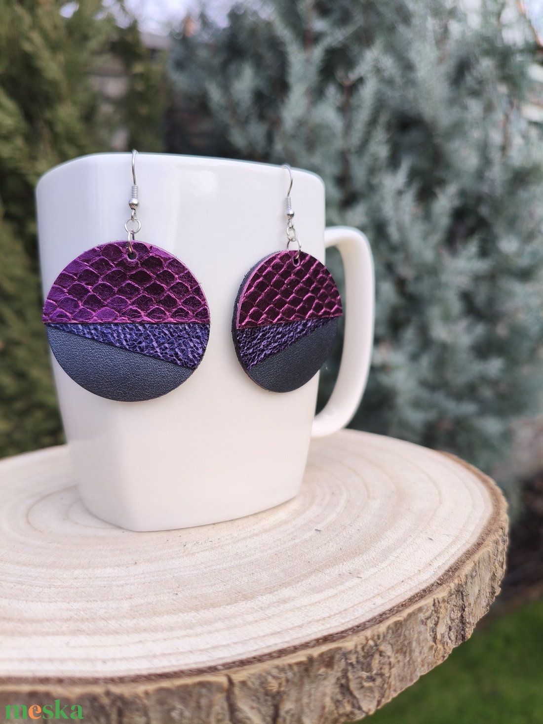 Sellő félhold bőr füli  - ékszer - fülbevaló - lógós kerek fülbevaló - Meska.hu