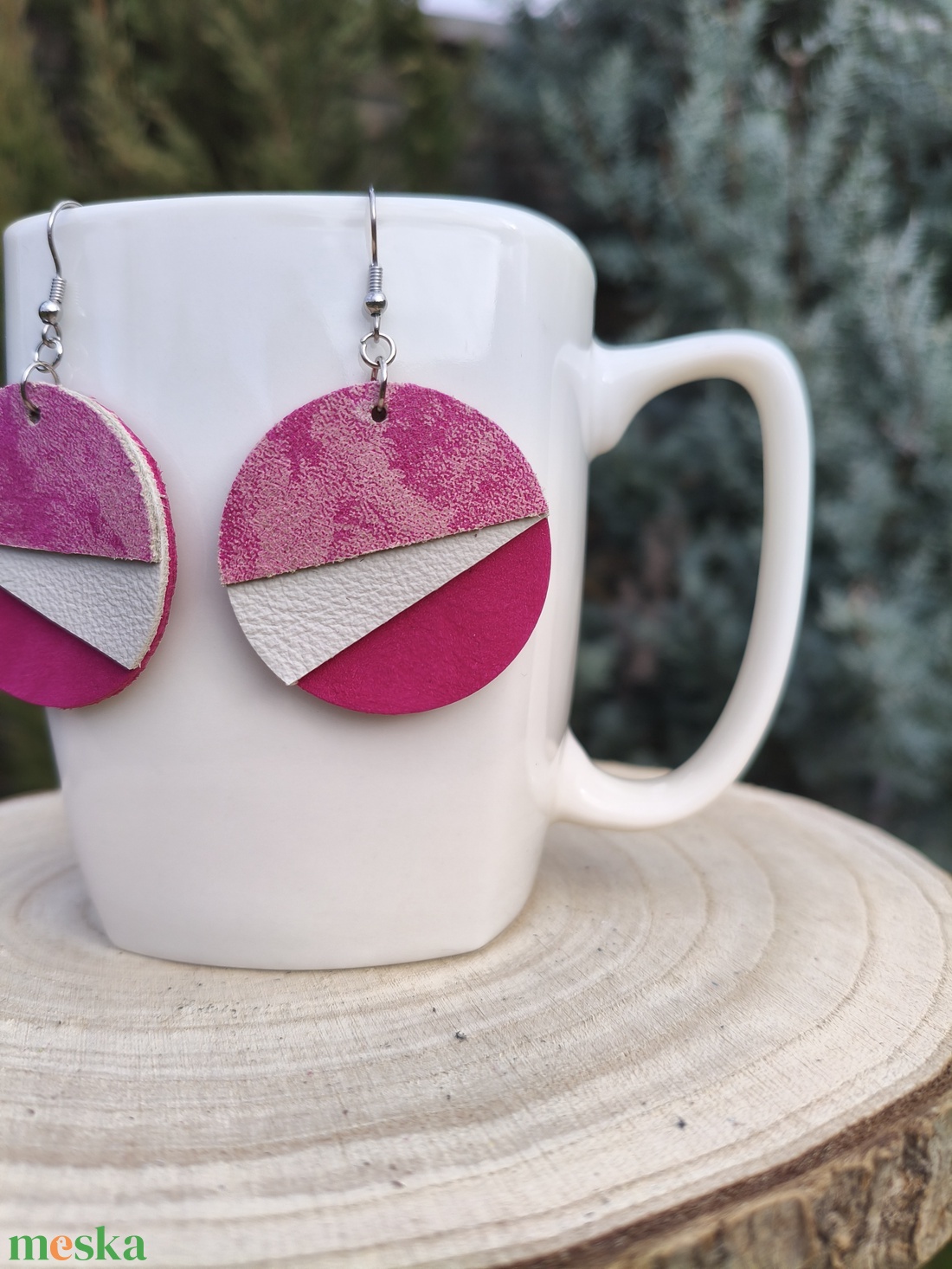 Rózsaszín félhold bőr füli  - ékszer - fülbevaló - lógós kerek fülbevaló - Meska.hu