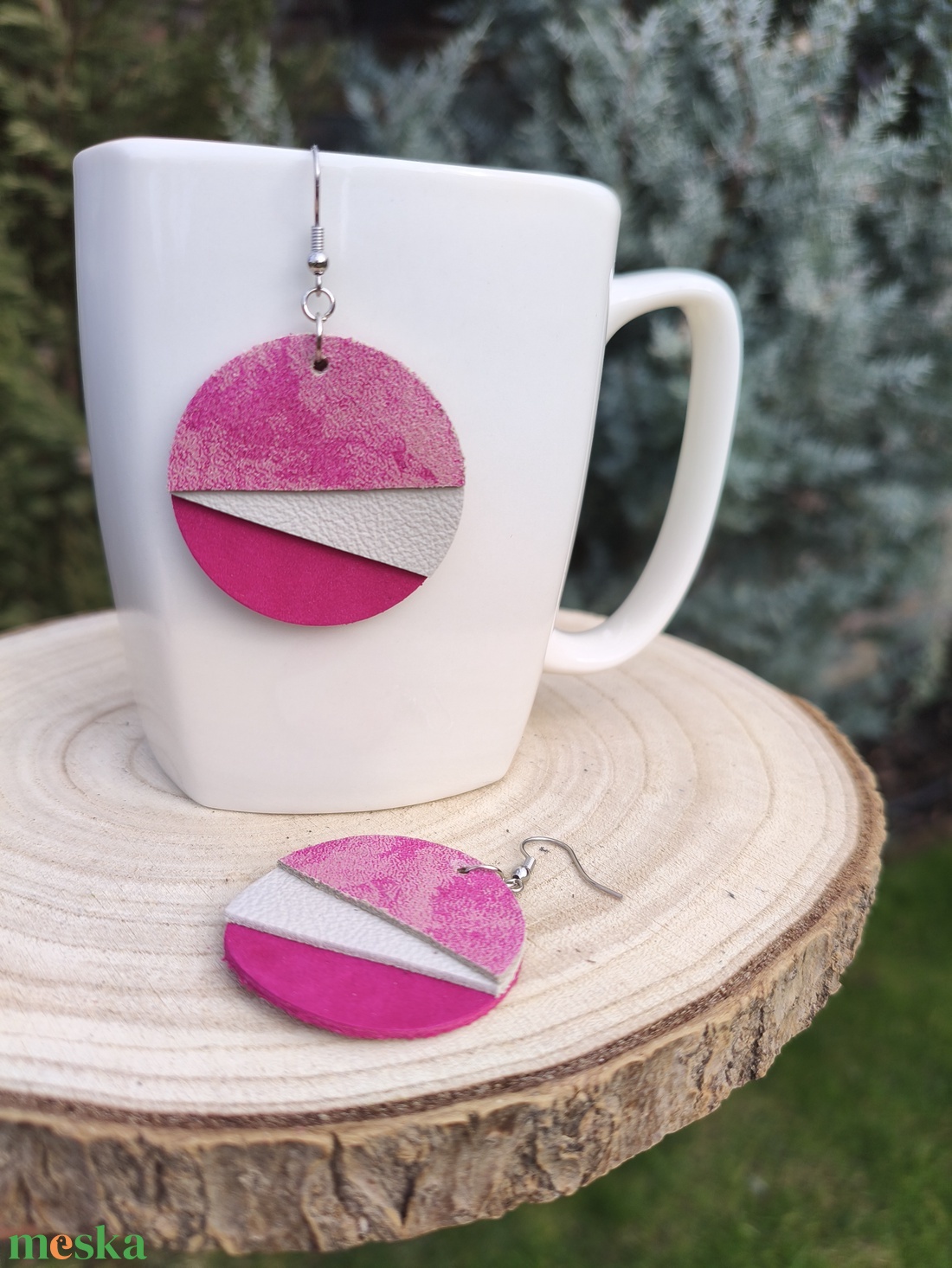 Rózsaszín félhold bőr füli  - ékszer - fülbevaló - lógós kerek fülbevaló - Meska.hu