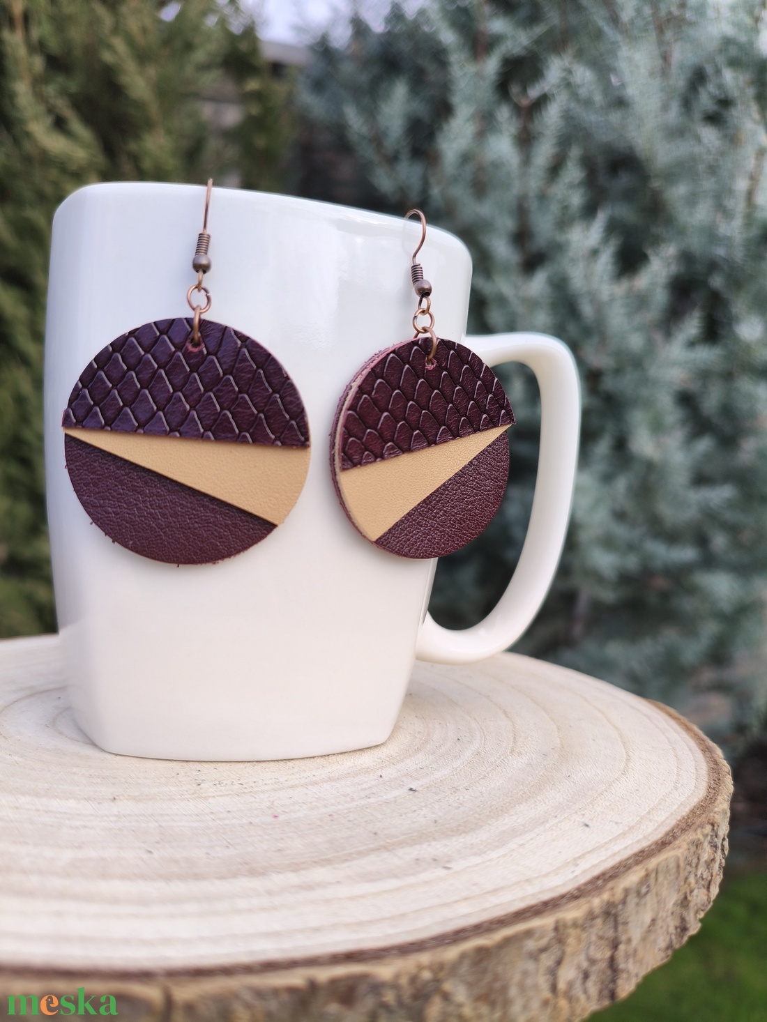 Burgundi félhold bőr füli  - ékszer - fülbevaló - lógós kerek fülbevaló - Meska.hu