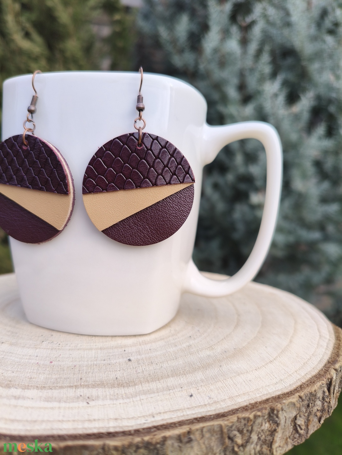 Burgundi félhold bőr füli  - ékszer - fülbevaló - lógós kerek fülbevaló - Meska.hu