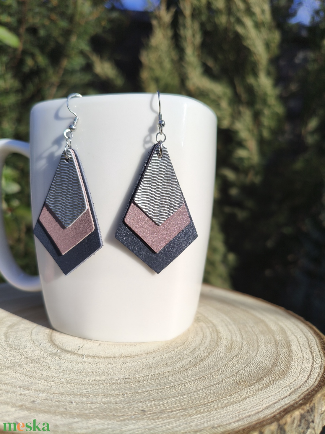 Ezüst -pasztell rózsaszín gyémánt bőr füli  - ékszer - fülbevaló - lógó fülbevaló - Meska.hu