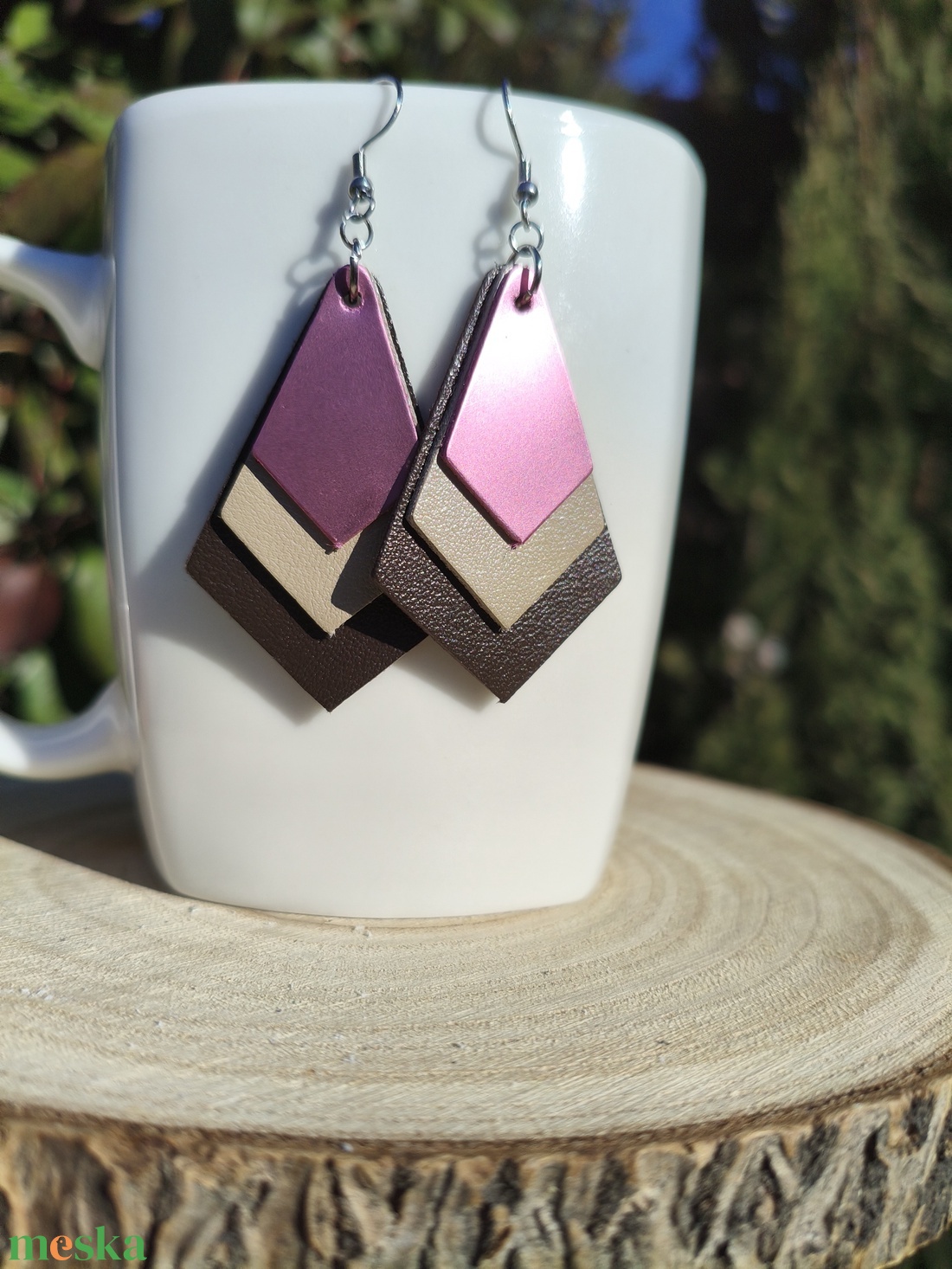 Bézs- rózsaszín gyémánt bőr füli  - ékszer - fülbevaló - lógó fülbevaló - Meska.hu