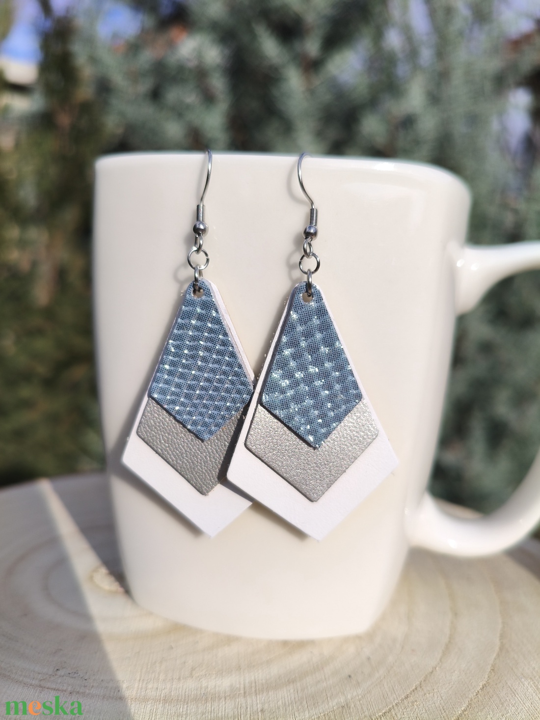 Ezüst -kék gyémánt bőr füli  - ékszer - fülbevaló - lógó fülbevaló - Meska.hu
