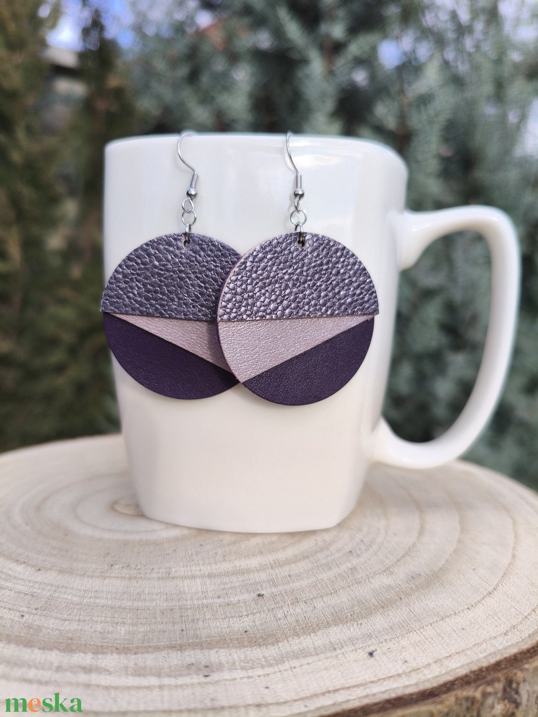 Lila  félhold bőr füli  - ékszer - fülbevaló - lógós kerek fülbevaló - Meska.hu