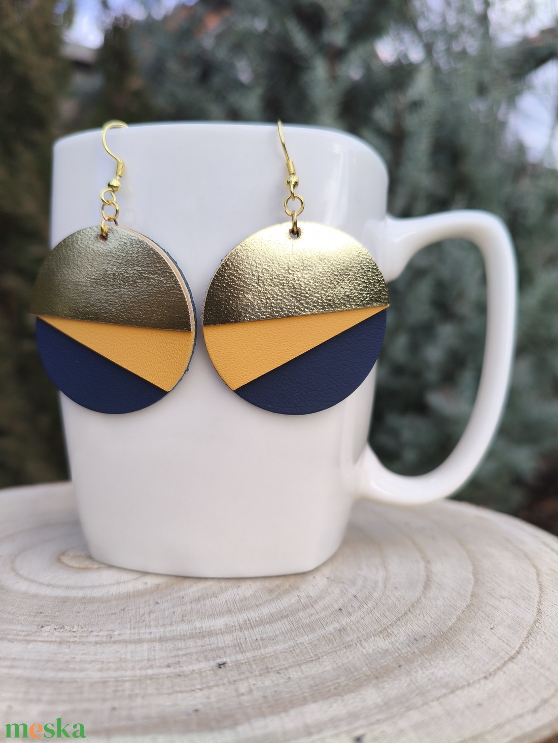 Napsárga félhold bőr füli  - ékszer - fülbevaló - lógós kerek fülbevaló - Meska.hu