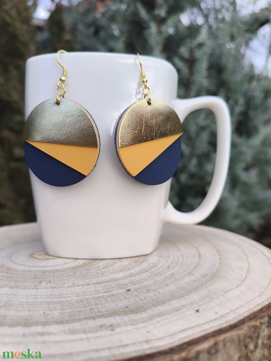 Napsárga félhold bőr füli  - ékszer - fülbevaló - lógós kerek fülbevaló - Meska.hu