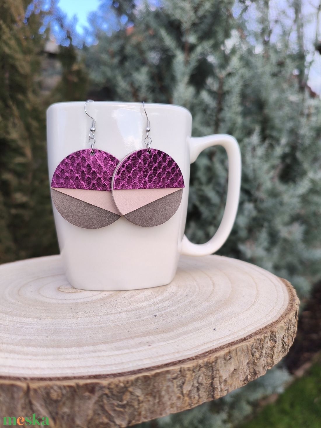 Pink-barna félhold bőr füli  - ékszer - fülbevaló - lógós kerek fülbevaló - Meska.hu