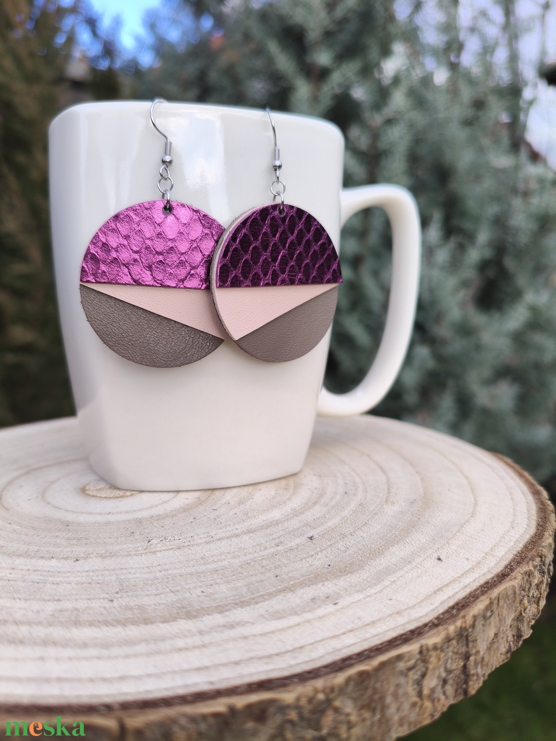 Pink-barna félhold bőr füli  - ékszer - fülbevaló - lógós kerek fülbevaló - Meska.hu