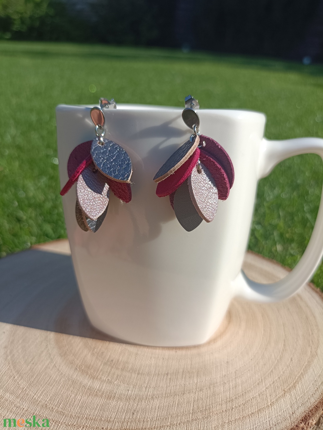 Pink-lila levelek bőr füli  - ékszer - fülbevaló - lógó fülbevaló - Meska.hu