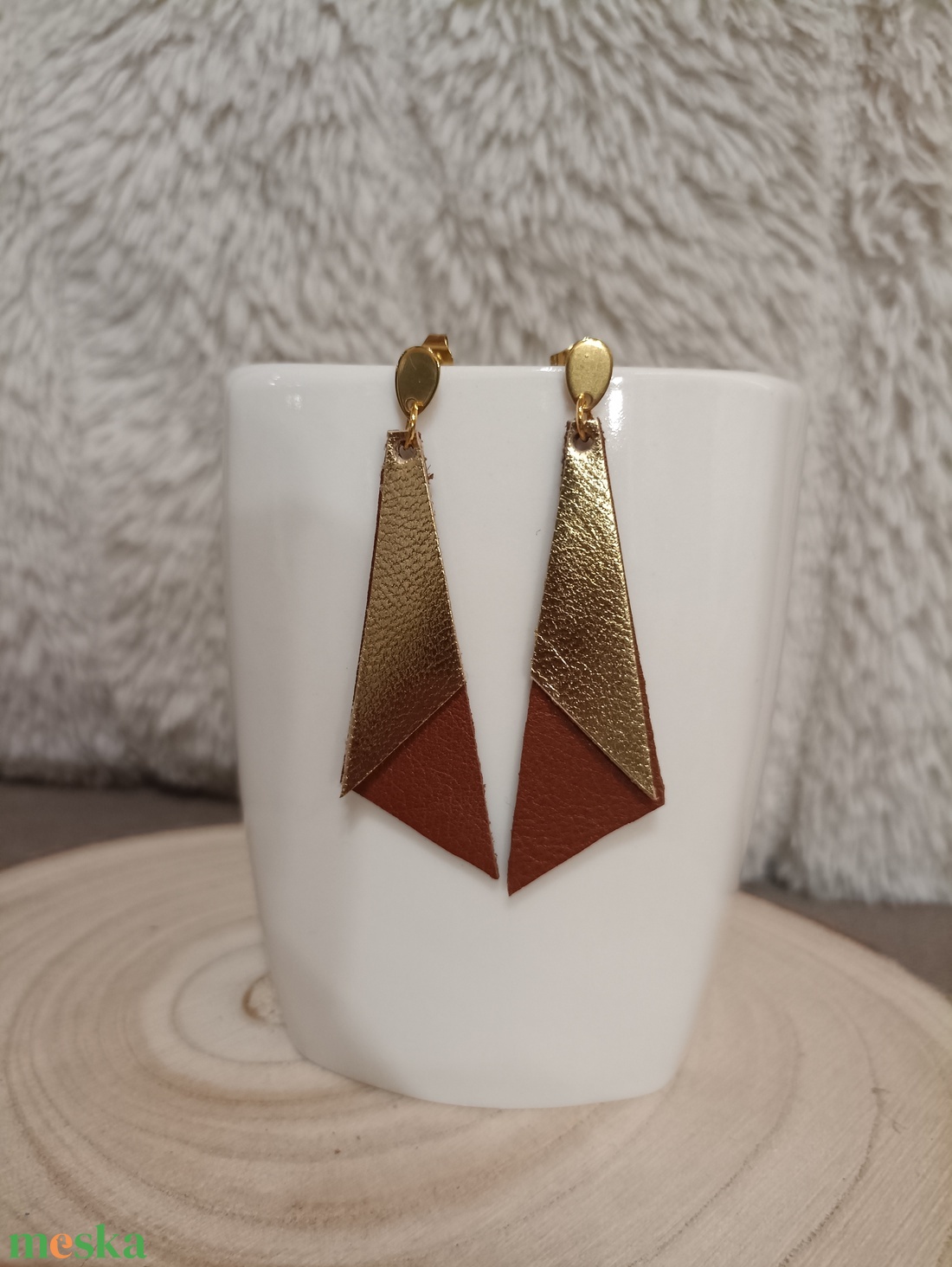 Arany-barna  bőr füli  - ékszer - fülbevaló - lógó fülbevaló - Meska.hu