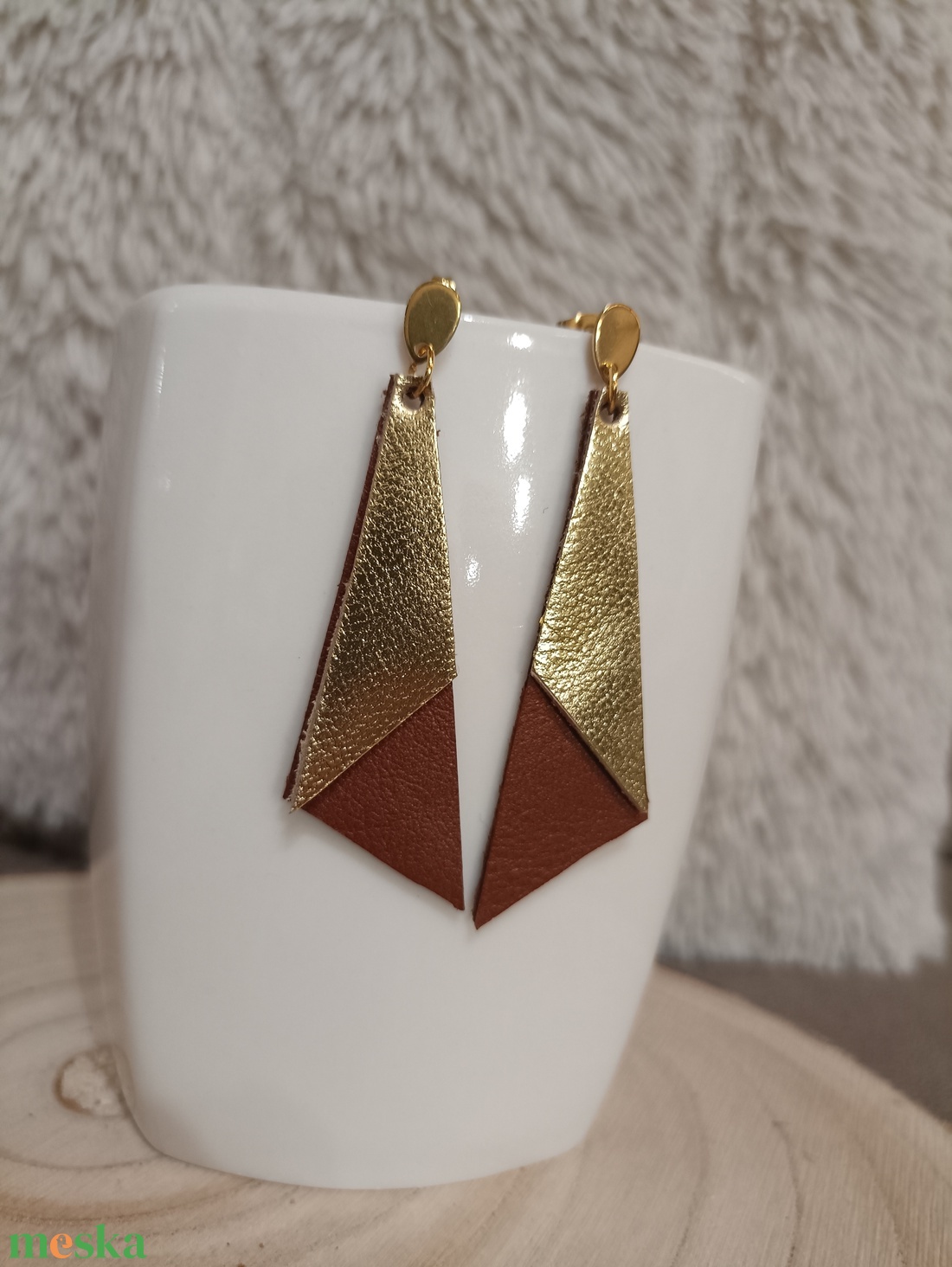 Arany-barna  bőr füli  - ékszer - fülbevaló - lógó fülbevaló - Meska.hu