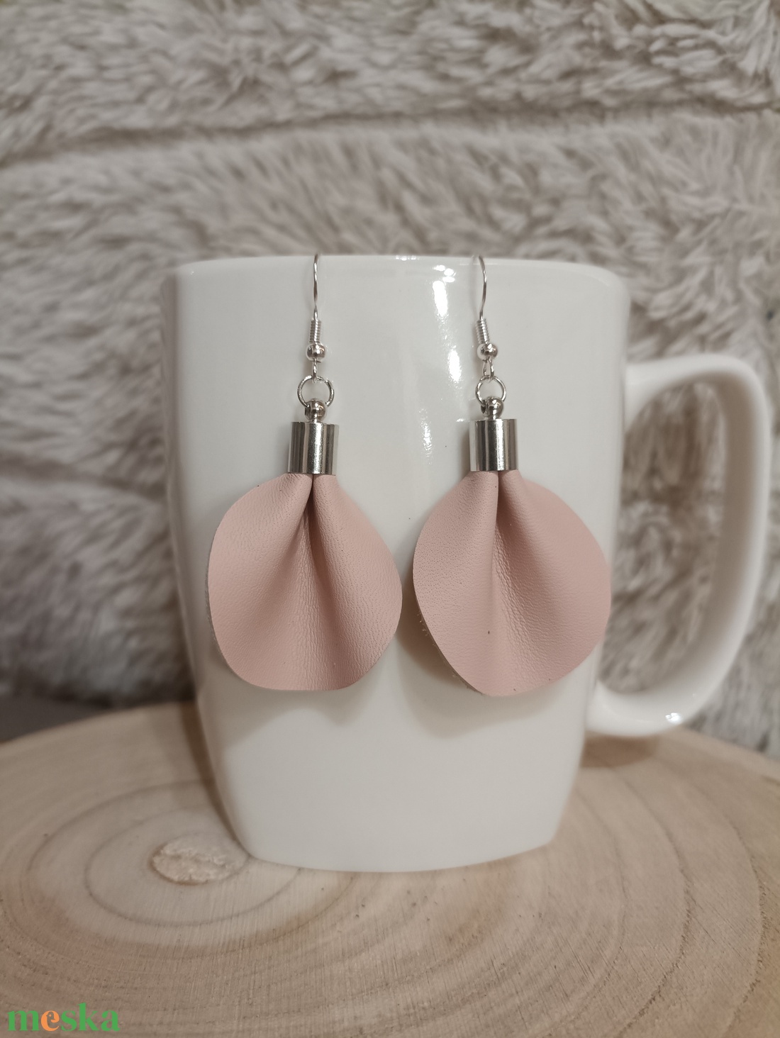 Halvány rózsaszín bőr füli - ékszer - fülbevaló - lógós kerek fülbevaló - Meska.hu