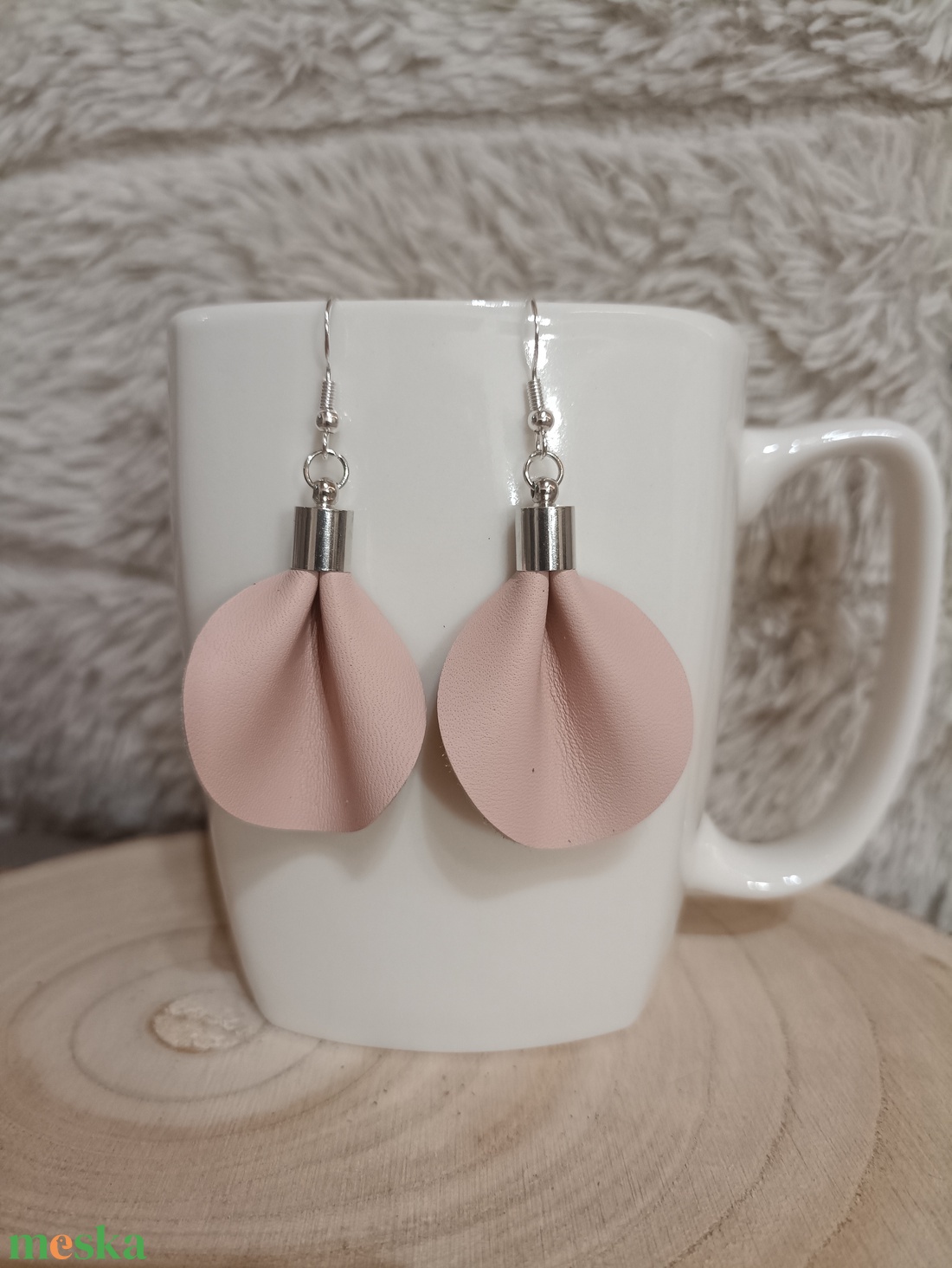 Halvány rózsaszín bőr füli - ékszer - fülbevaló - lógós kerek fülbevaló - Meska.hu