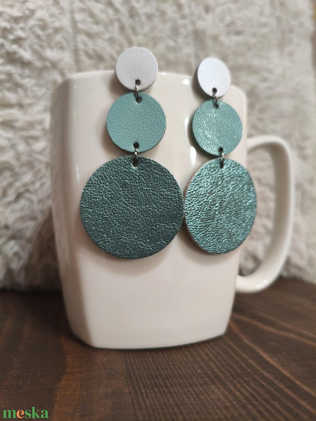 Türkiz -fehér körök bőr füli  - ékszer - fülbevaló - lógó fülbevaló - Meska.hu