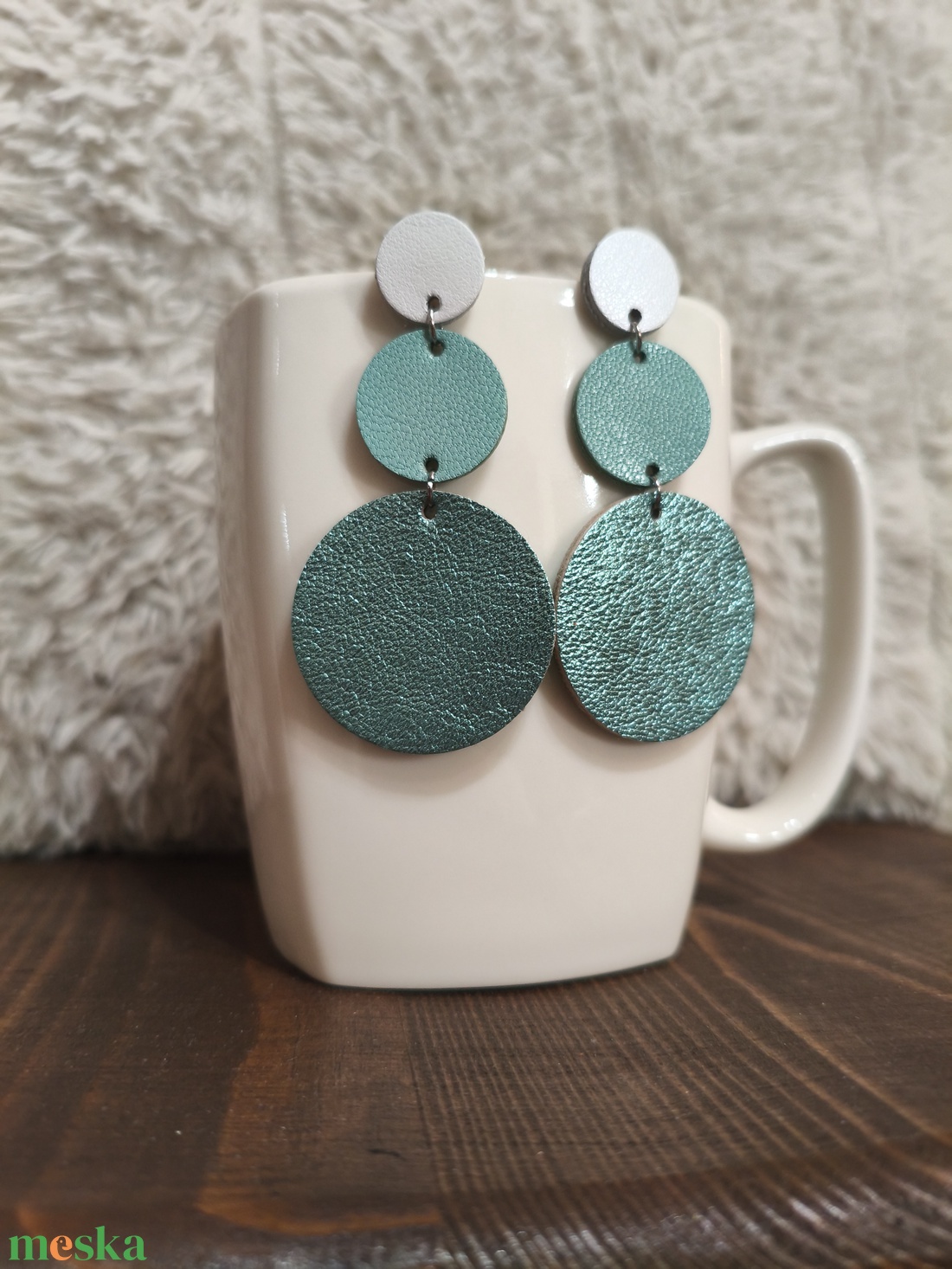 Türkiz -fehér körök bőr füli  - ékszer - fülbevaló - lógó fülbevaló - Meska.hu