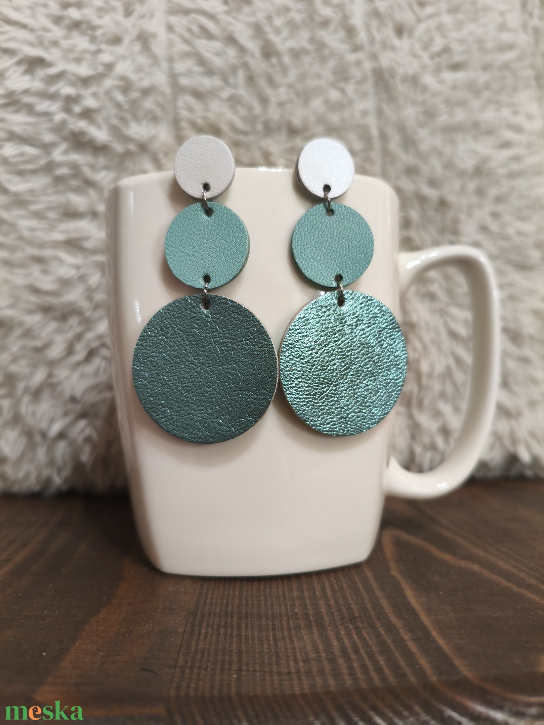 Türkiz -fehér körök bőr füli  - ékszer - fülbevaló - lógó fülbevaló - Meska.hu