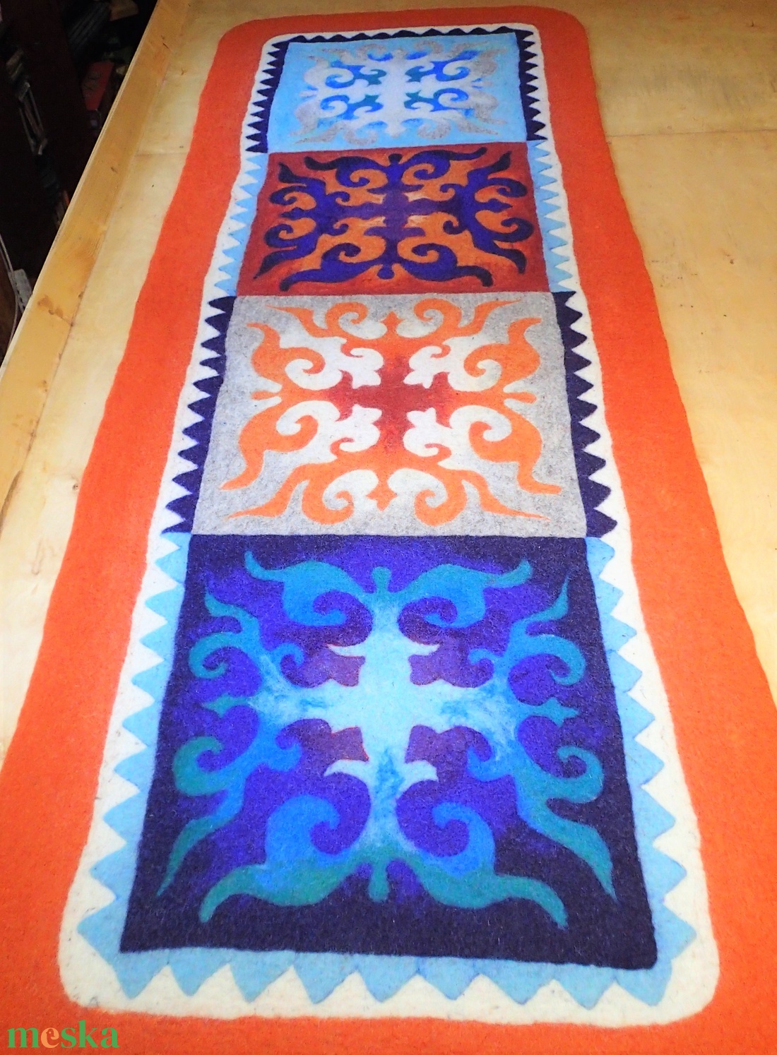 Szárnyas nemez falvédő, egyedi, kézzel készült - ékszer - ékszerszett - Meska.hu