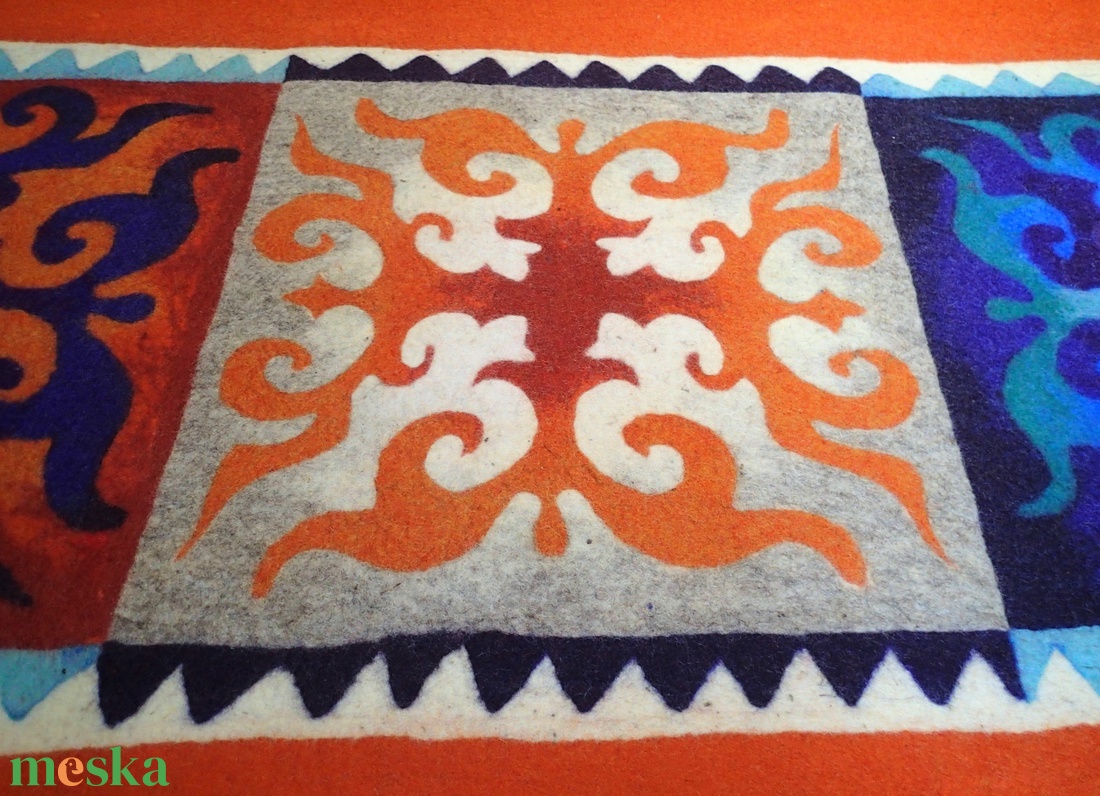 Szárnyas nemez falvédő, egyedi, kézzel készült - ékszer - ékszerszett - Meska.hu