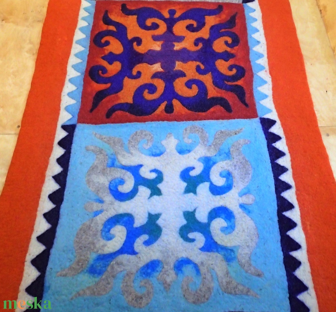 Szárnyas nemez falvédő, egyedi, kézzel készült - ékszer - ékszerszett - Meska.hu