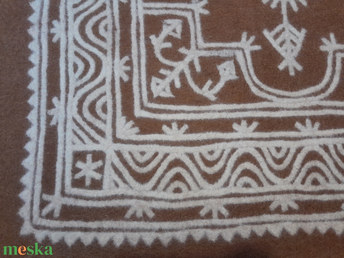 Kiáradás - kézzel készült nemez szőnyeg  - otthon & életmód - lakástextil - szőnyeg - más típusú szőnyeg - Meska.hu