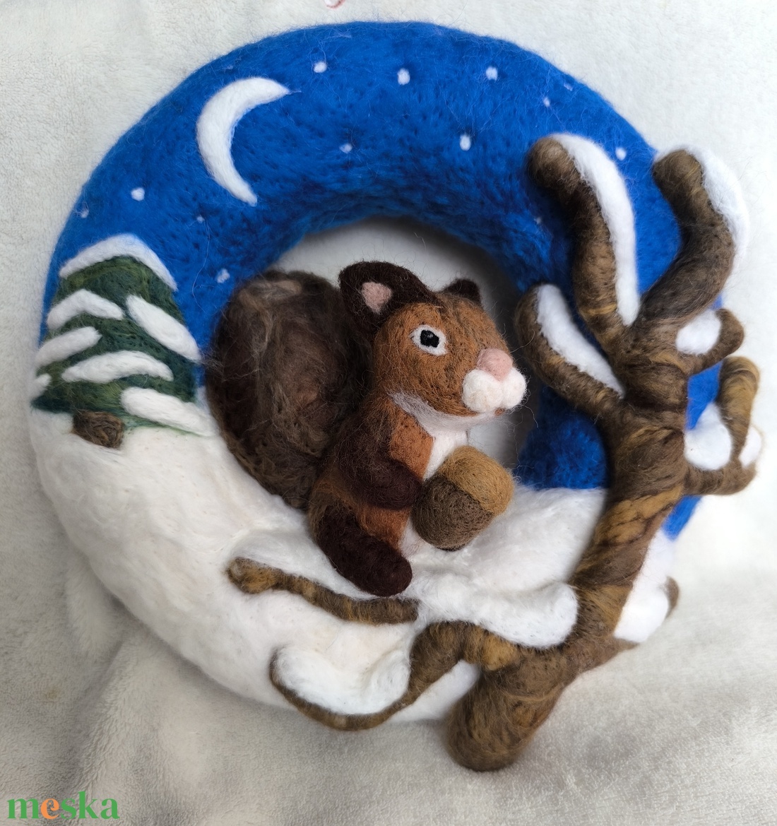 Tűnemezelt ajtódísz mókussal - otthon & életmód - dekoráció - ajtó- és ablak dekoráció - ajtódísz & kopogtató - Meska.hu