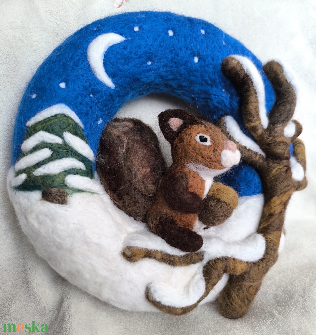 Tűnemezelt ajtódísz mókussal - otthon & életmód - dekoráció - ajtó- és ablak dekoráció - ajtódísz & kopogtató - Meska.hu