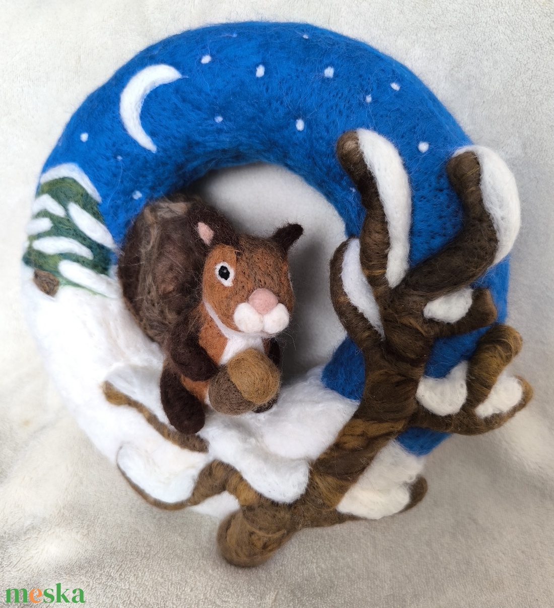 Tűnemezelt ajtódísz mókussal - otthon & életmód - dekoráció - ajtó- és ablak dekoráció - ajtódísz & kopogtató - Meska.hu