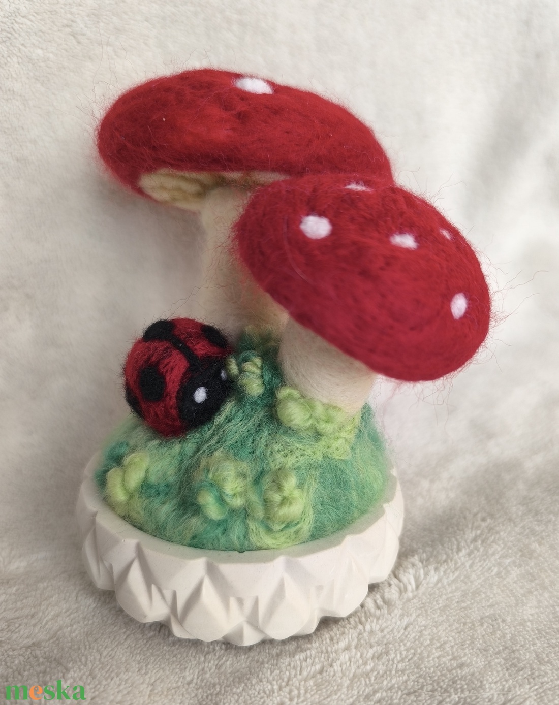 Tűnemezelt gombák katicabogárral - otthon & életmód - dekoráció - asztal és polc dekoráció - asztaldísz - Meska.hu