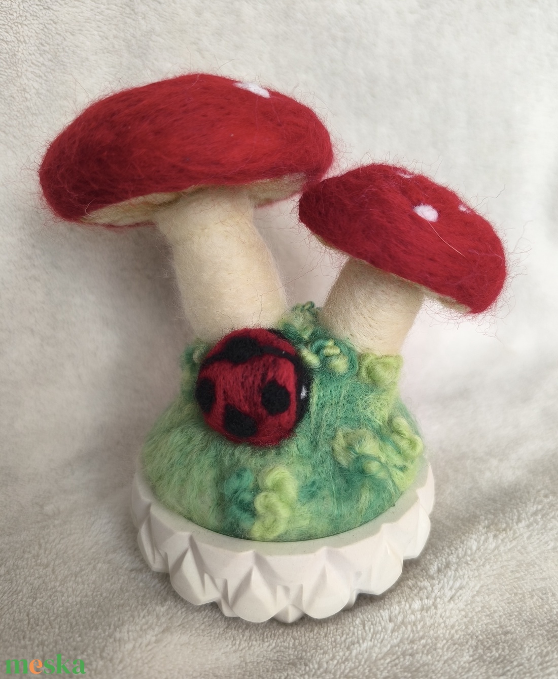 Tűnemezelt gombák katicabogárral - otthon & életmód - dekoráció - asztal és polc dekoráció - asztaldísz - Meska.hu