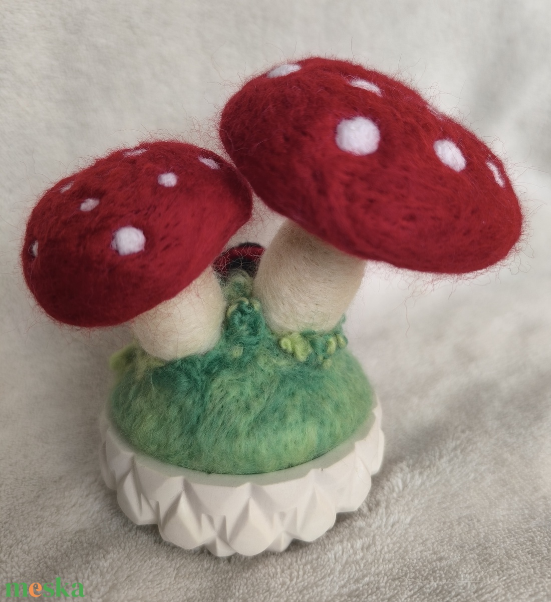 Tűnemezelt gombák katicabogárral - otthon & életmód - dekoráció - asztal és polc dekoráció - asztaldísz - Meska.hu