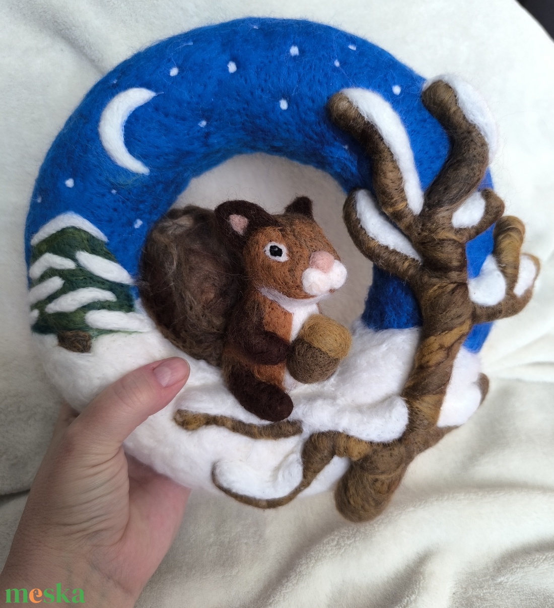 Tűnemezelt ajtódísz mókussal - otthon & életmód - dekoráció - ajtó- és ablak dekoráció - ajtódísz & kopogtató - Meska.hu