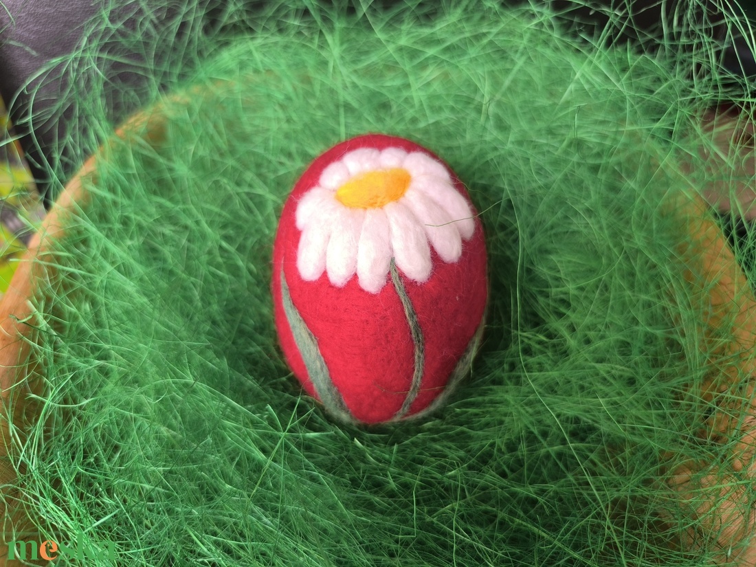 Húsvéti tojás tűnemezeléssel - Fehér virág  - ünnepi díszek, dekorációk - húsvéti díszek és dekorációk - húsvéti tojás, hímestojás - Meska.hu