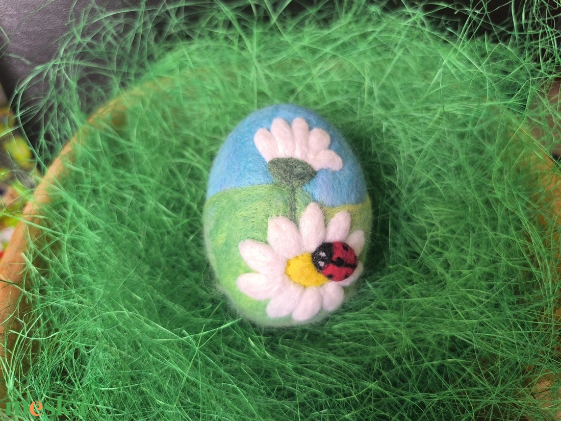 Húsvéti tojás tűnemezeléssel - Katica - ünnepi díszek, dekorációk - húsvéti díszek és dekorációk - húsvéti tojás, hímestojás - Meska.hu