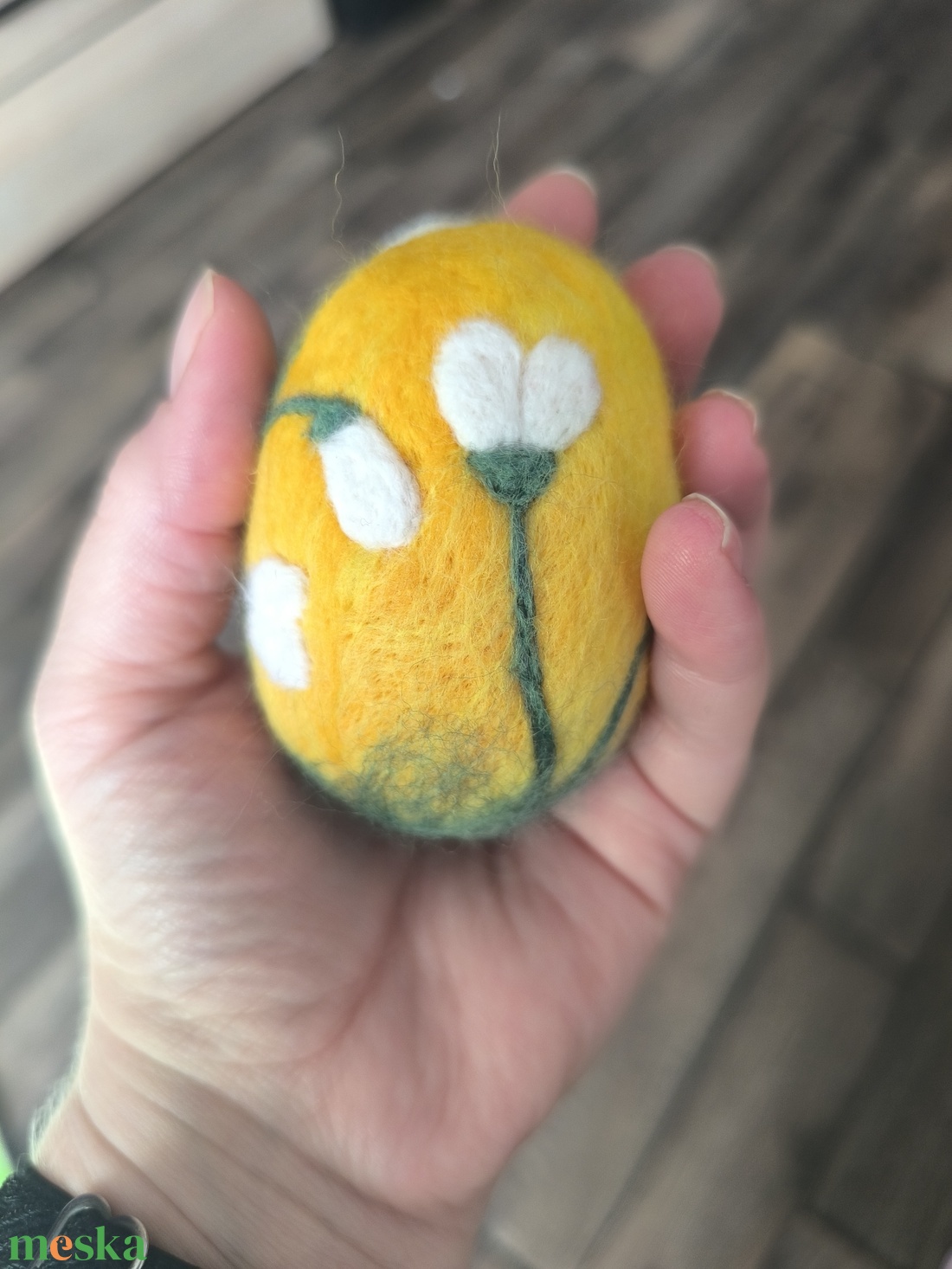 Húsvéti tojás tűnemezeléssel - Sárga hóvirágos - ünnepi díszek, dekorációk - húsvéti díszek és dekorációk - húsvéti tojás, hímestojás - Meska.hu
