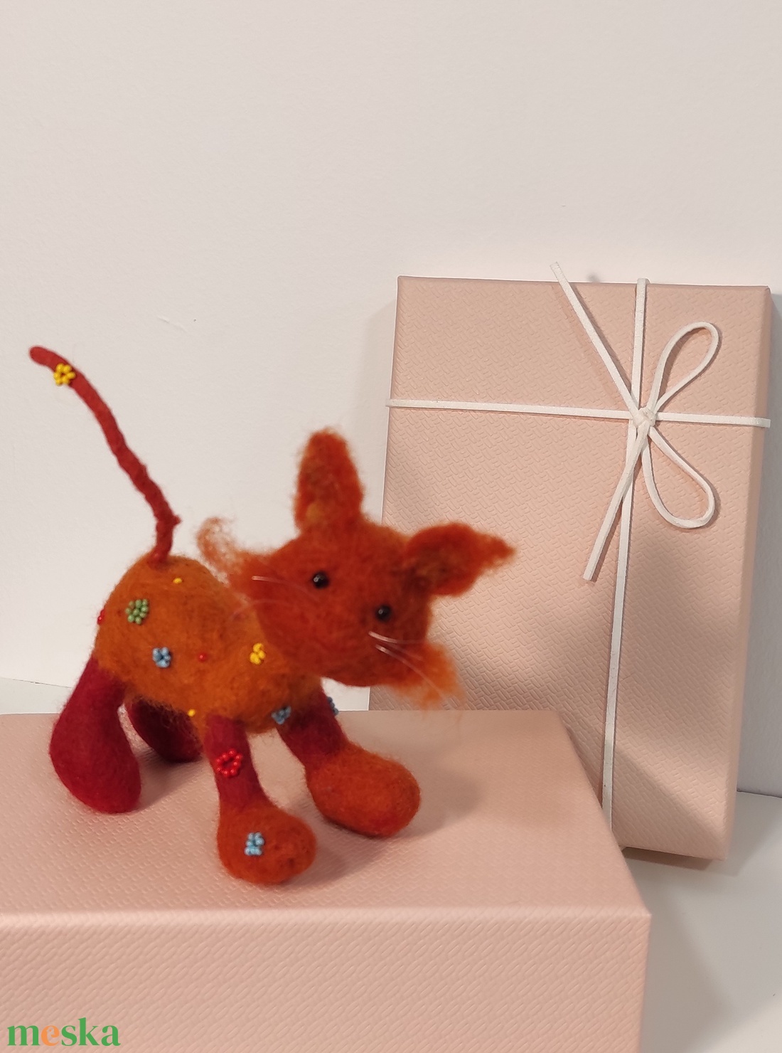 Vidám kiscica nemezelt figura - játék & sport - plüssállat & játékfigura - cica - Meska.hu Vidám kiscica nemezelt figura - játék & sport - plüssállat & játékfigura - cica - Meska.hu