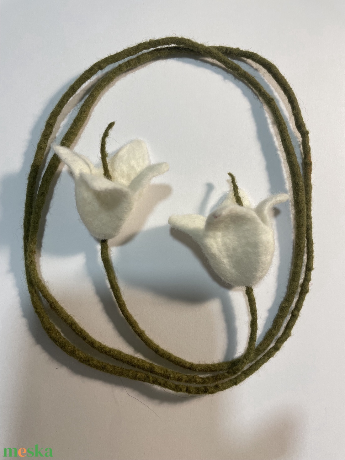 Fehér tulipános - nemez nyaklánc - ékszer - nyaklánc - hosszú nyaklánc - Meska.hu Fehér tulipános - nemez nyaklánc - ékszer - nyaklánc - hosszú nyaklánc - Meska.hu