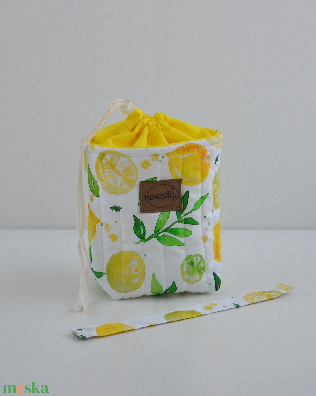 Kis méretű behúzós projekt táska kézimunkához (citromos) - táska & tok - kézitáska & válltáska - kézitáska - Meska.hu Kis méretű behúzós projekt táska kézimunkához (citromos) - táska & tok - kézitáska & válltáska - kézitáska - Meska.hu