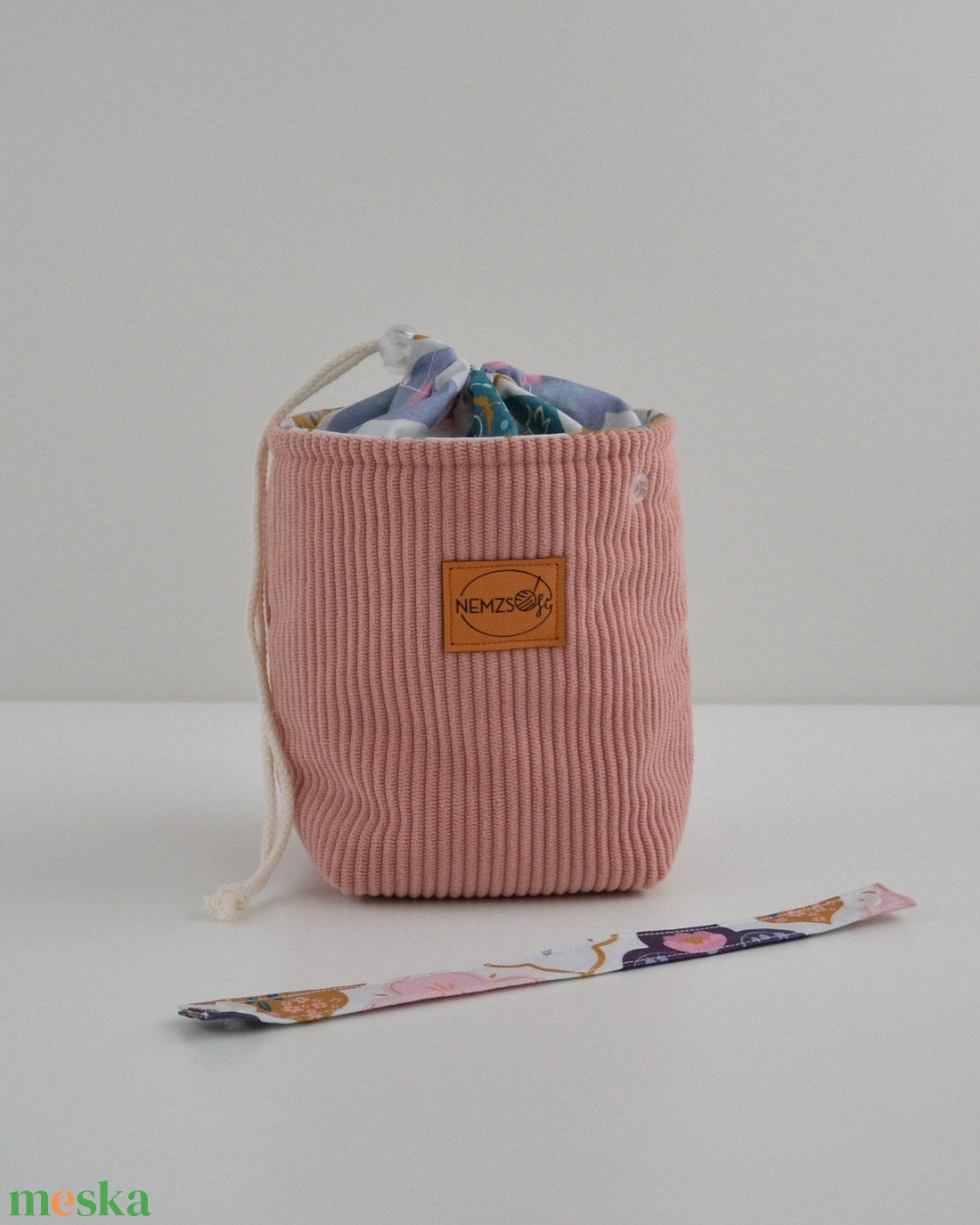 Kis méretű behúzós projekt táska kézimunkához (rózsaszín) - táska & tok - kézitáska & válltáska - kézitáska - Meska.hu Kis méretű behúzós projekt táska kézimunkához (rózsaszín) - táska & tok - kézitáska & válltáska - kézitáska - Meska.hu
