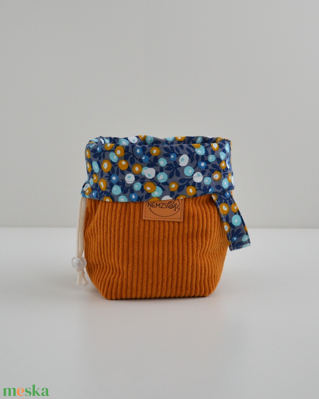 Kis méretű behúzós projekt táska kézimunkához (mustár kordbársony) - táska & tok - kézitáska & válltáska - kézitáska - Meska.hu Kis méretű behúzós projekt táska kézimunkához (mustár kordbársony) - táska & tok - kézitáska & válltáska - kézitáska - Meska.hu