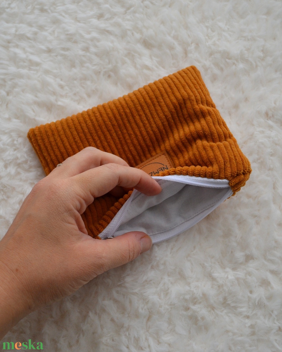 Kis cipzáros nesszeszer (mustár kordbársony) - táska & tok - kézitáska & válltáska - belső rendező - Meska.hu